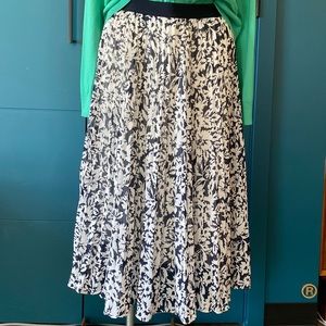 Pleated navy and white skirt
